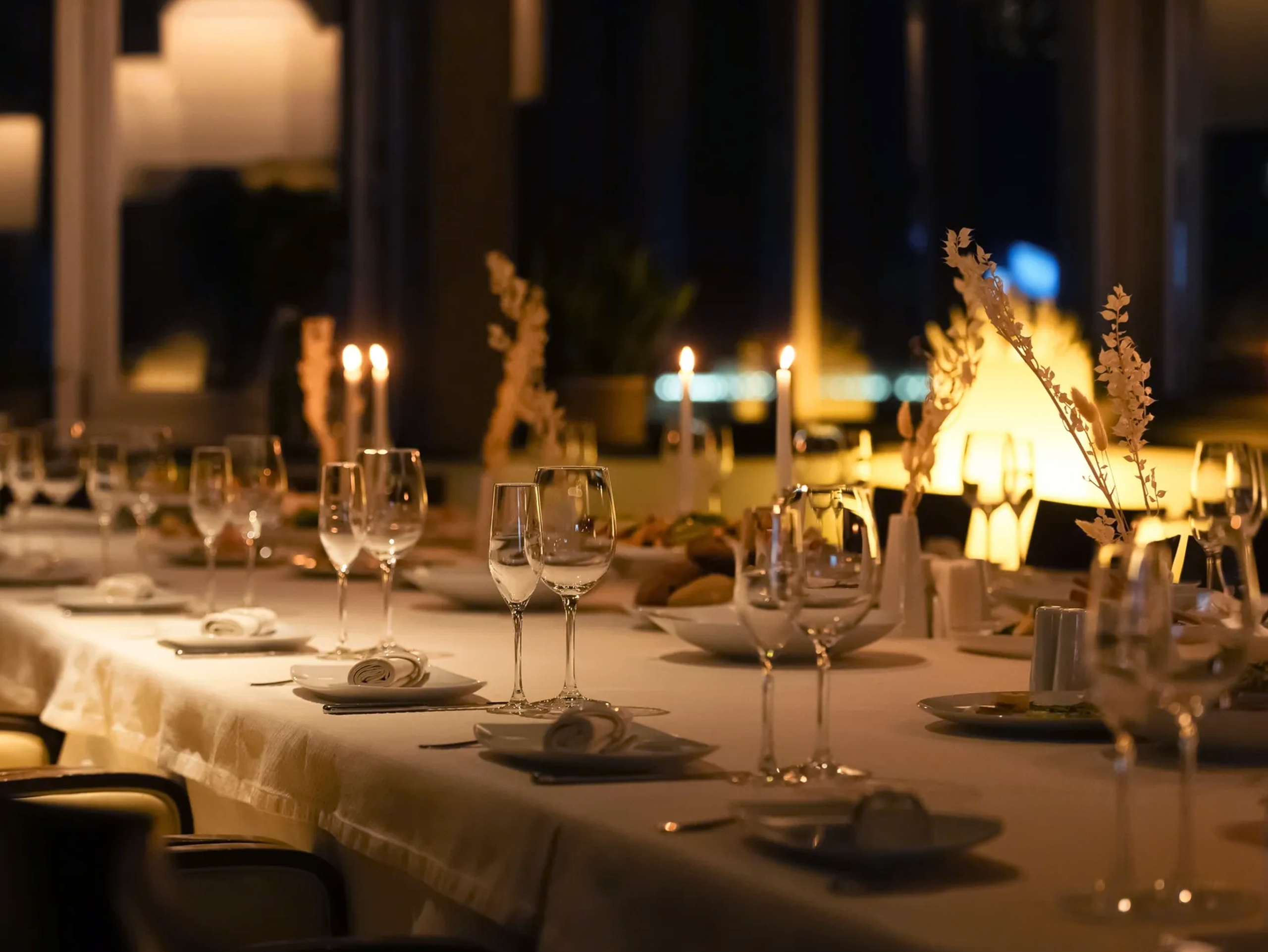 Elegant board dinner table set for a private executive meeting, illustrating board-level event coordination